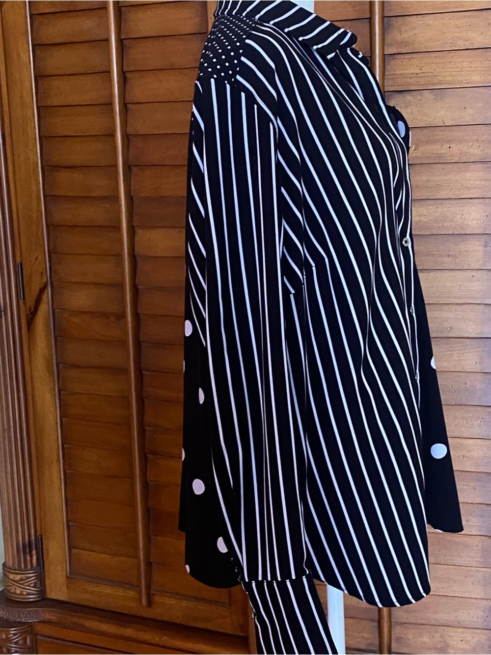 Women’s Black and White Mixed-Pattern Button-Up Top - Picture 5 of 7